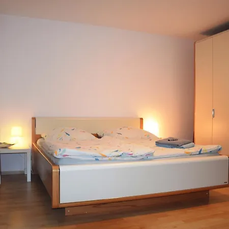 Am Waldrand 3*