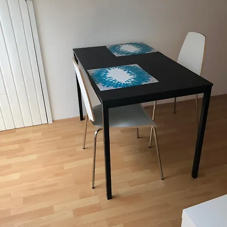 Am Waldrand 3*
